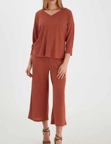 
						Bluza b.young, maro