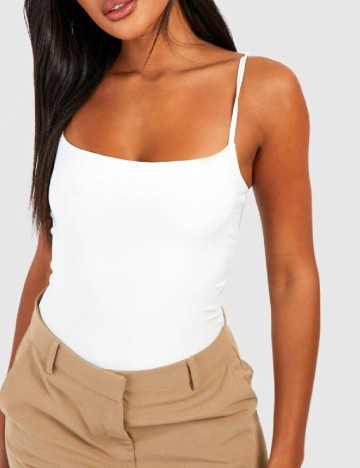 Body Boohoo, alb