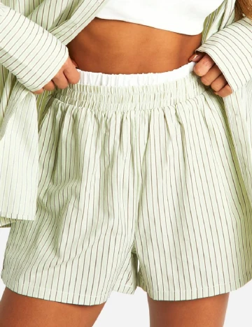 Pantaloni scurti Boohoo, verde