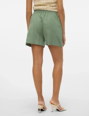 Pantaloni scurti Vero Moda, verde