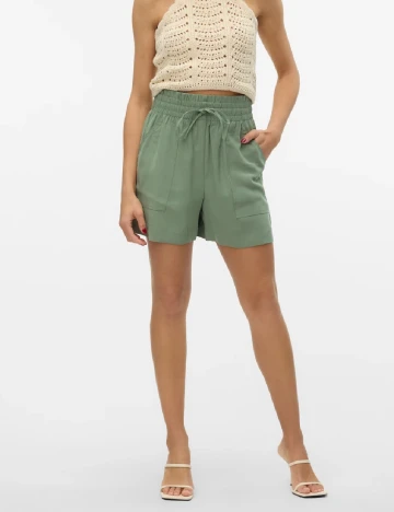 Pantaloni scurti Vero Moda, verde