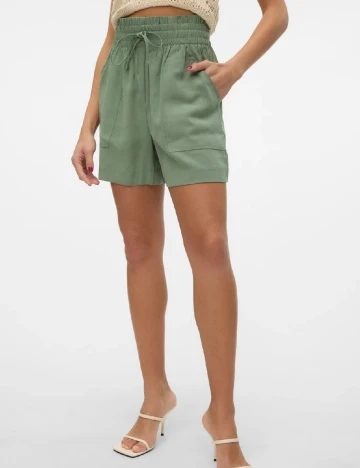 Pantaloni scurti Vero Moda, verde