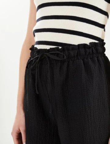 Pantaloni scurti Noisy May, negru
