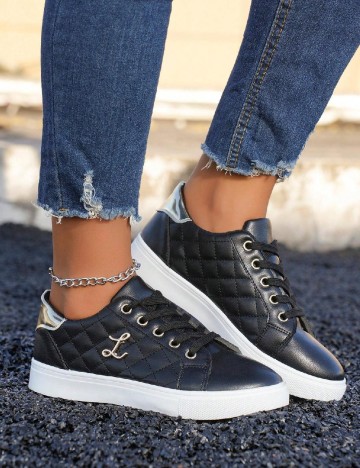
						Adidasi SHEIN, negru