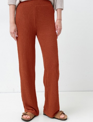 
						Pantaloni Vero Moda, caramiziu