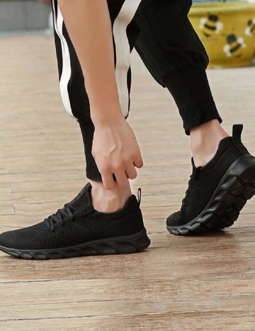 
						Adidasi SHEIN, negru