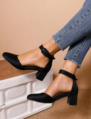 Pantofi SHEIN, negru
