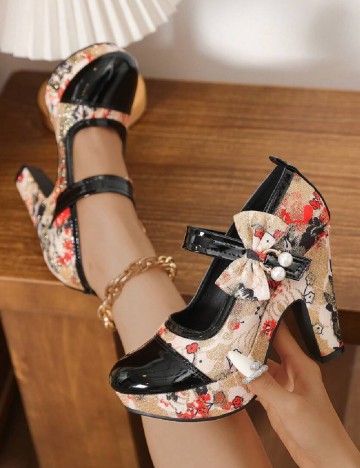 
						Pantofi SHEIN, crem