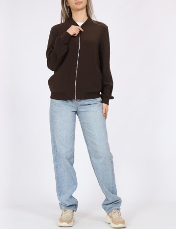 
						Jacheta Vero Moda, maro
