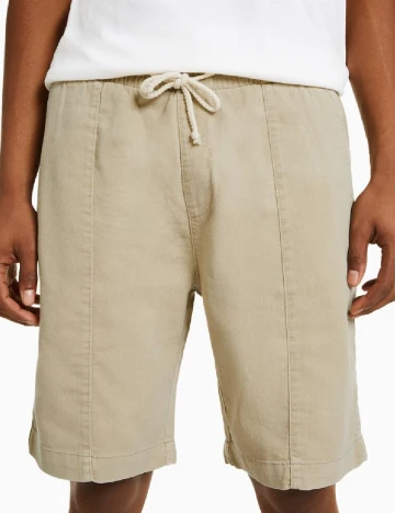 Pantaloni scurti Bershka, crem