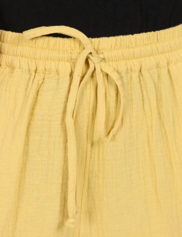 Pantaloni scurti Only, galben