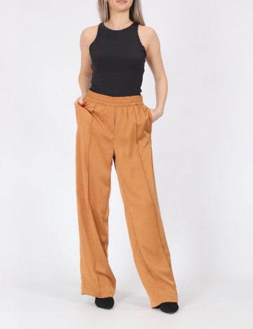 
						Pantaloni Vero Moda, maro