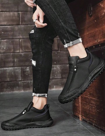 
						Adidasi SHEIN, negru