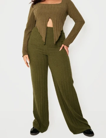 Pantaloni PRETTYLITTLETHING Plus Size, verde