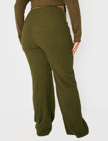 Pantaloni PRETTYLITTLETHING Plus Size, verde