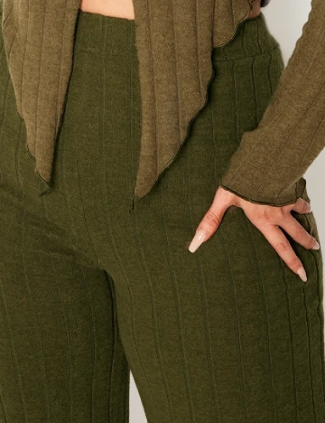 Pantaloni PRETTYLITTLETHING Plus Size, verde