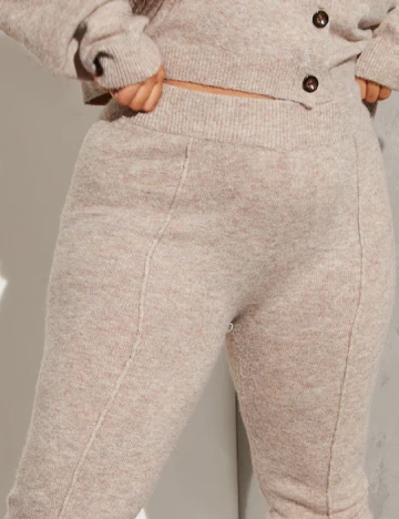 Pantaloni PRETTYLITTLETHING, crem