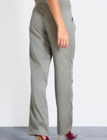 Pantaloni PRETTYLITTLETHING, gri