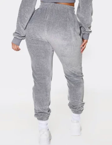 Pantaloni PRETTYLITTLETHING, gri