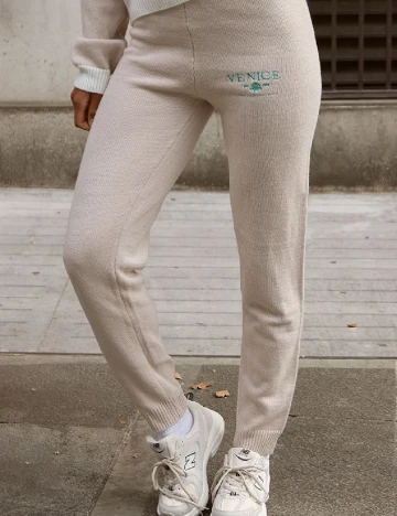 Pantaloni PRETTYLITTLETHING, bej