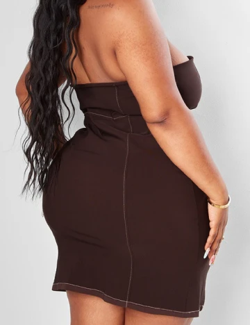 Rochie scurta PRETTYLITTLETHING Plus Size, maro Maro