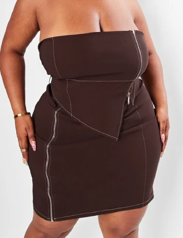 Rochie scurta PRETTYLITTLETHING Plus Size, maro Maro