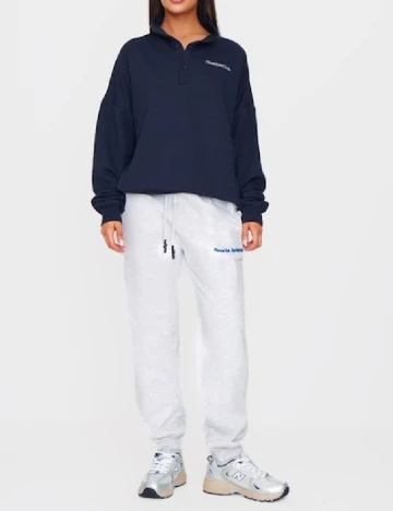 Pantaloni PRETTYLITTLETHING, gri deschis
