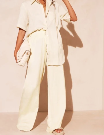Pantaloni PRETTYLITTLETHING, crem