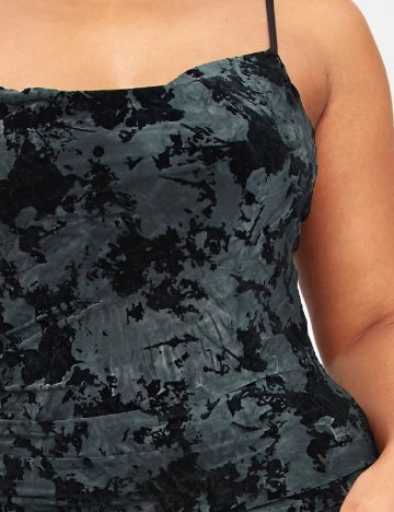 Rochie medie PRETTYLITTLETHING Plus Size, negru Negru