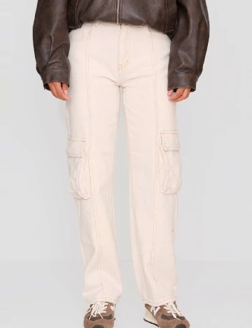 Pantaloni PRETTYLITTLETHING, crem