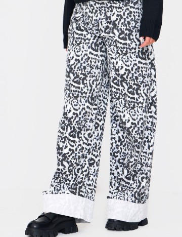 Blugi PRETTYLITTLETHING, animal print