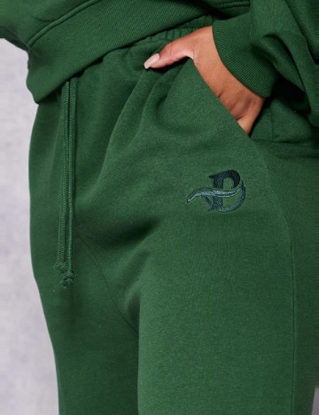 Pantaloni PRETTYLITTLETHING Plus Size, verde