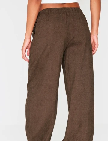 Pantaloni PRETTYLITTLETHING, maro