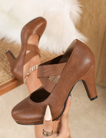 Pantofi SHEIN, maro