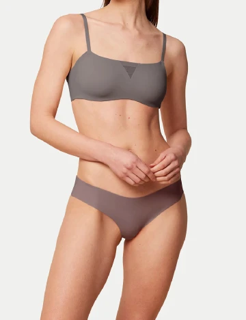 Chilot Triumph, gri