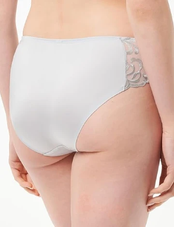 Chilot Triumph, gri