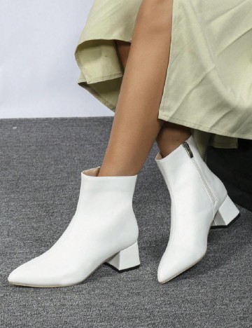 
						Botine Cuccoo, alb