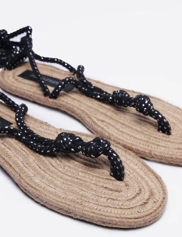 Sandale PRETTYLITTLETHING, negru Negru