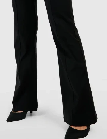Pantaloni Boohoo, negru
