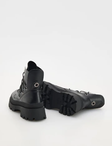 Ghete Reserved, negru