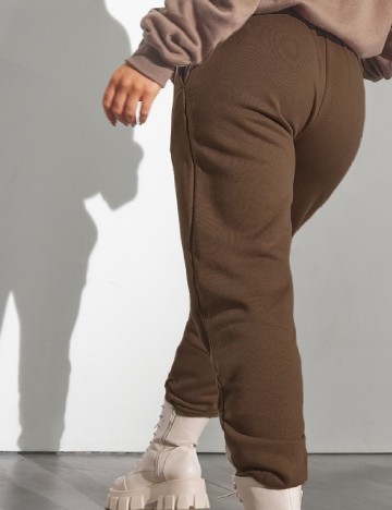 Pantaloni Boohoo, maro