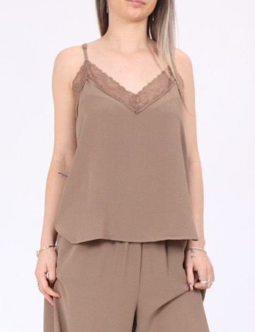 
						Maiou Vero Moda, maro