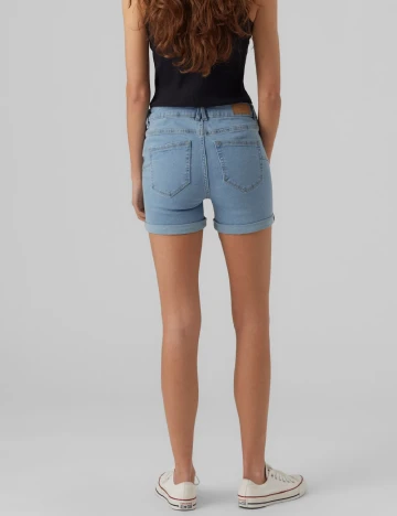Pantaloni scurti Vero Moda, albastru