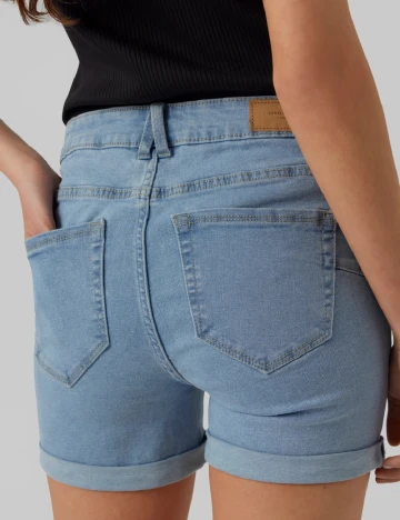 Pantaloni scurti Vero Moda, albastru