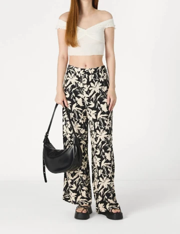 Pantaloni Boohoo, negru/ecru Negru