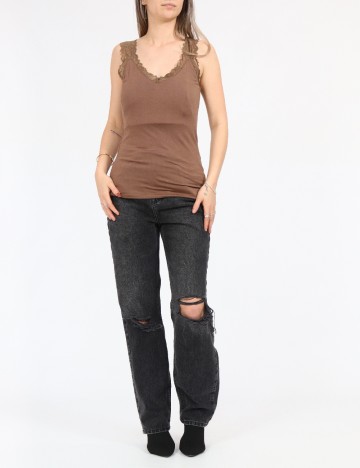 
						Maiou Vero Moda, maro