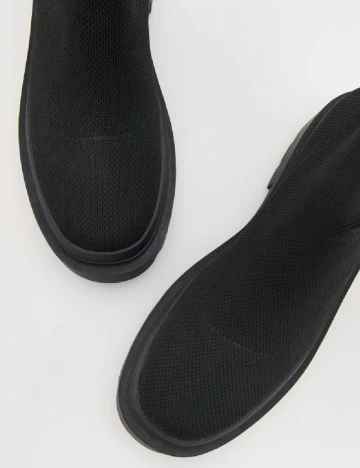 Ghete Reserved, negru