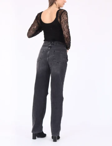 Body Only, negru