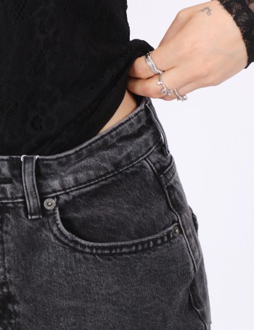 Body Only, negru