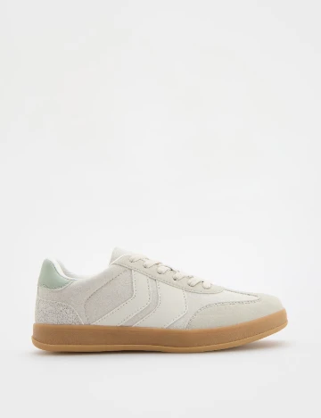 Adidasi Reserved, crem